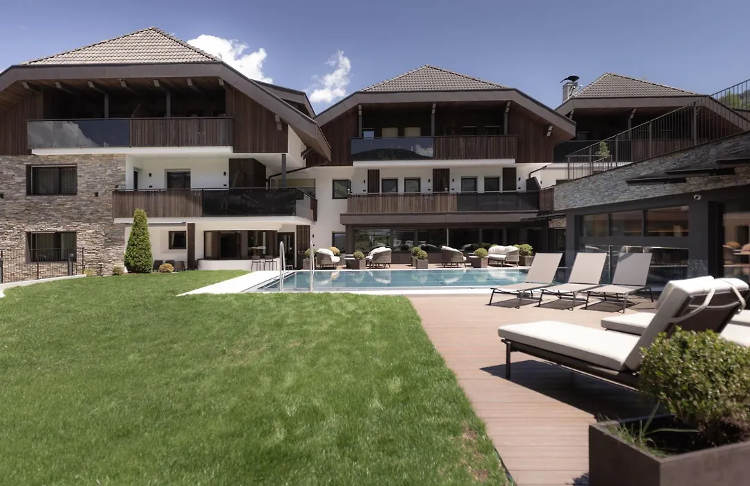 Aparthotel Familiaris - Family Apartments - Pools & Spa In Dolomites-1